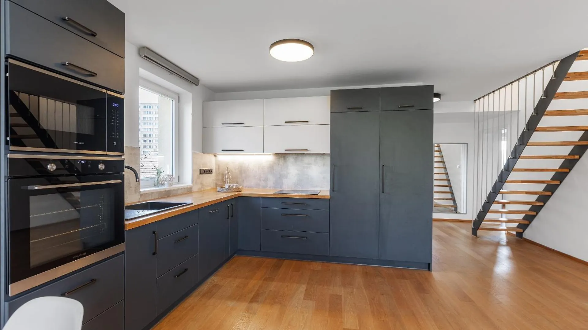Luxury&Spacious 140M2 Two Floor Rooftop Apartment براغ